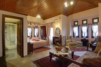 Iris & Hotel 3*