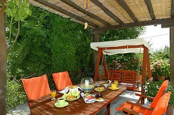 Iris & 3* Pelion